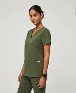 Dark Olive Casma - Three-Pocket Scrub Top