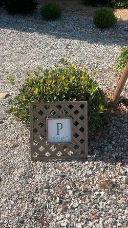Letter “P” sign