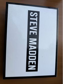 Steve Madden bag set.