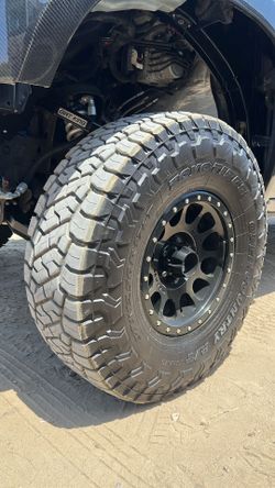 37x12.50r17 Toyo Open Country RT Trail Chevy method  Mr 305 NV Black Gold Wheels 