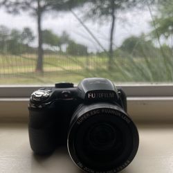 FUJIFILM Finepix S 