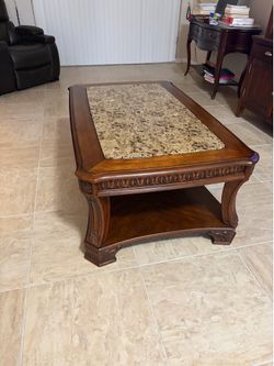 Coffee table 2 end tables + 2 Lamp