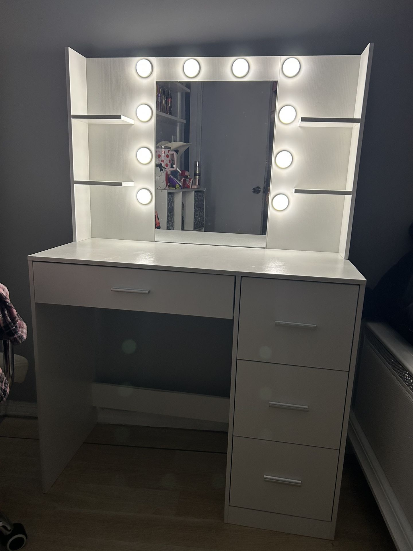 makeup vanity 