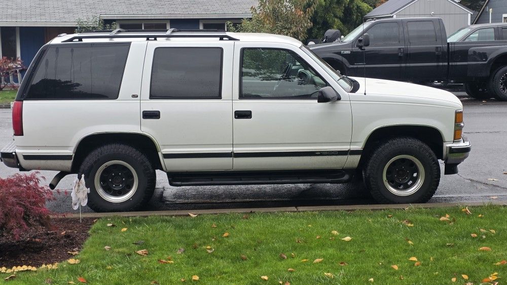 1999 Chevy Tahoe - 4dr 5.7 V8 - $1500