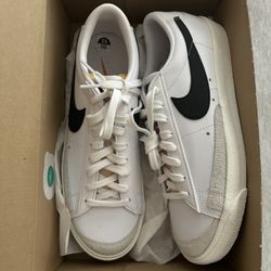 Nike Sneakers 