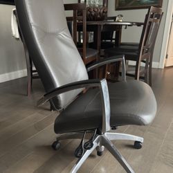 High Quality Swivel Chair