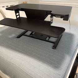 Desk to allow you to stand up to work