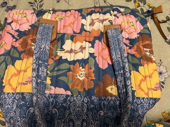 Pioneer woman Fabric travel bag 18” x 5” x13” high inside pockets