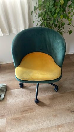 Cute Desk Chair- Ideal For Small Spaces