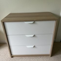 Excellent 3-Drawer Dresser