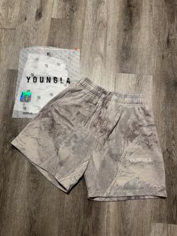 Young LA men’s desert camo men’s shorts size small BRAND NEW