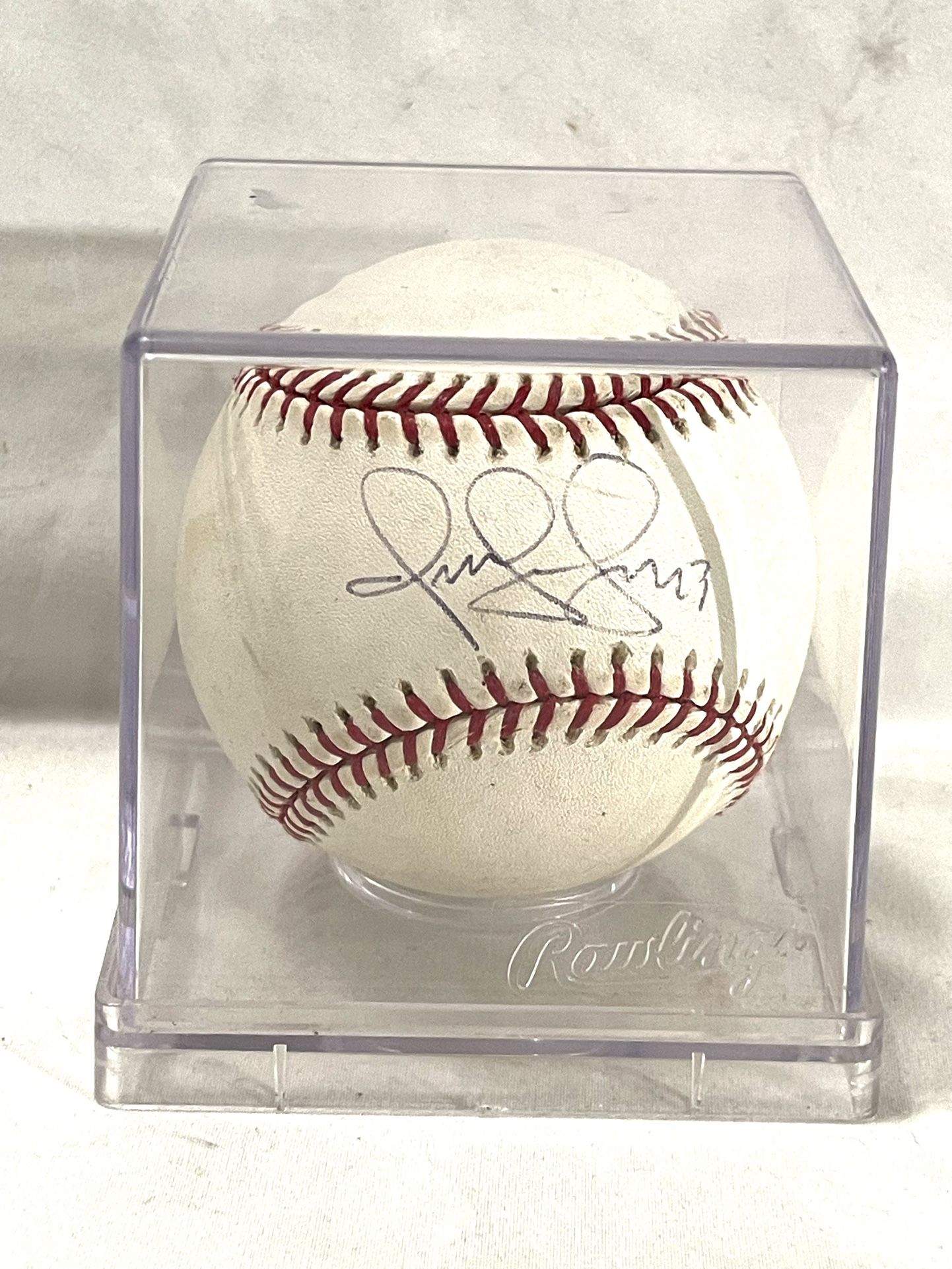 Great Condition Signed MLB Ball By (Omar Viszquel) Who Played For The San Francisco Giants And Cleveland Indians. This is A Signed baseball.