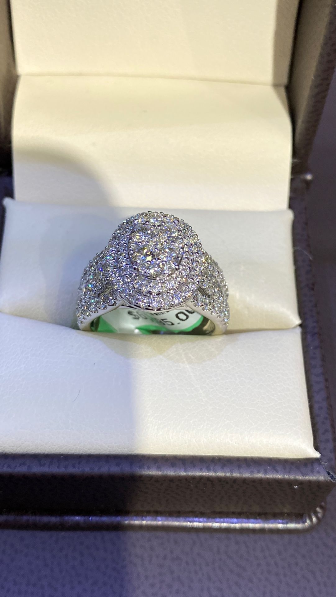 Ladies Diamond Engagement ring