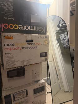 4 Kenmore Microwaves – New in Box
