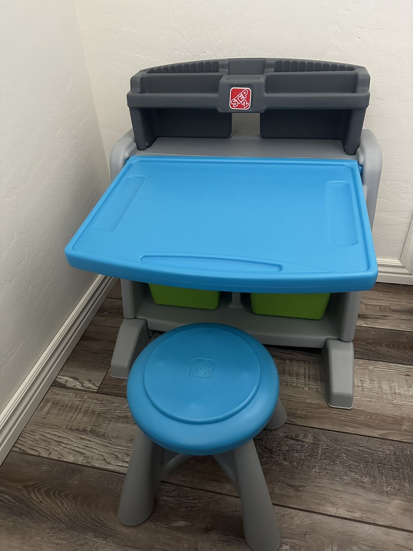 Step2 Flip & Doodle Easel Desk with Stool