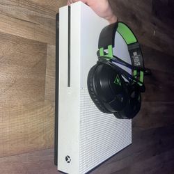 Xbox One S & Turtle Beach Headset