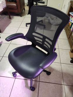(Like New) Luxury Office Chair
