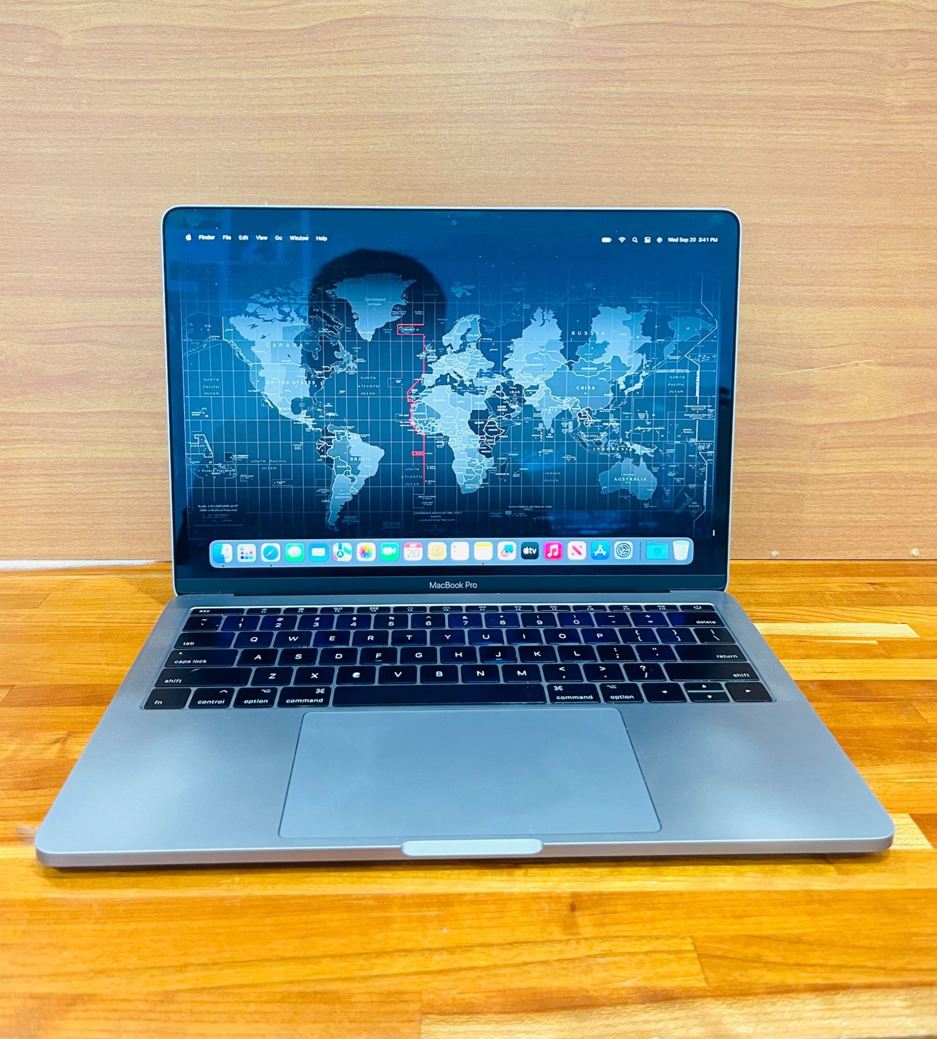 Apple MacBook Pro 13” 2017 2.3Ghz i5 16GB RAM 256GB SSD OS