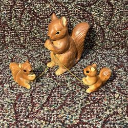 Vintage Dee Bee Co. Imports Ceramic Squirrel Family Trio