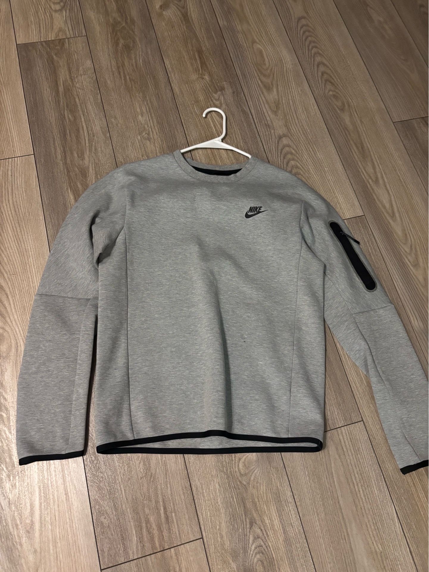 Old gen nike tech sweater