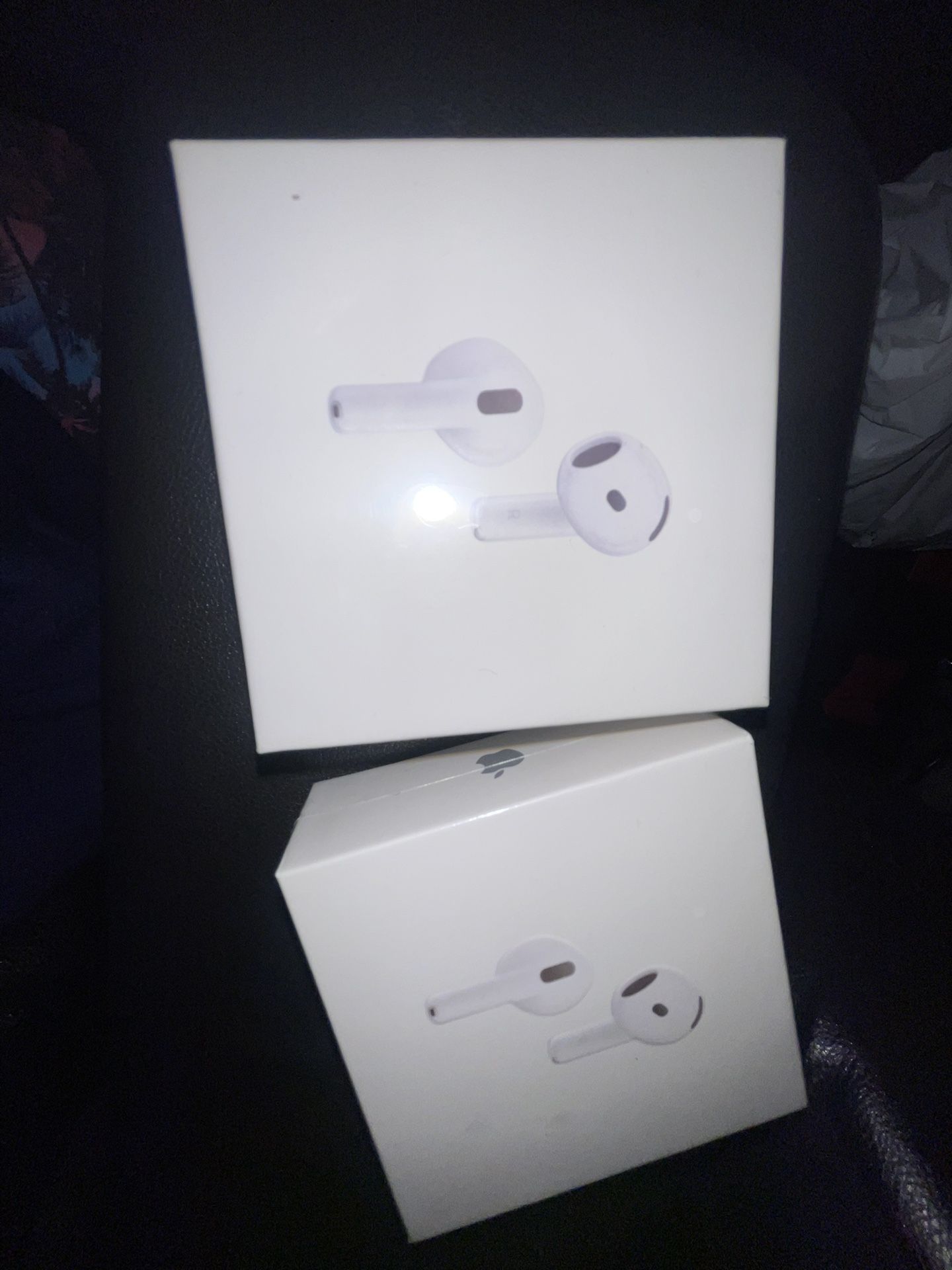 AirPod 4s 