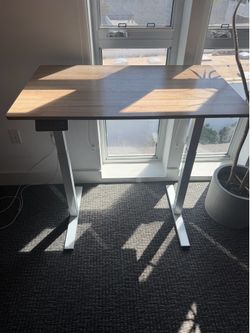 Electric adjustable desk