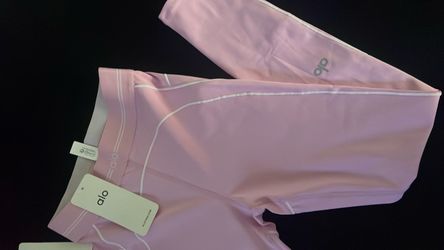 alo yoga woman’s set (pink)