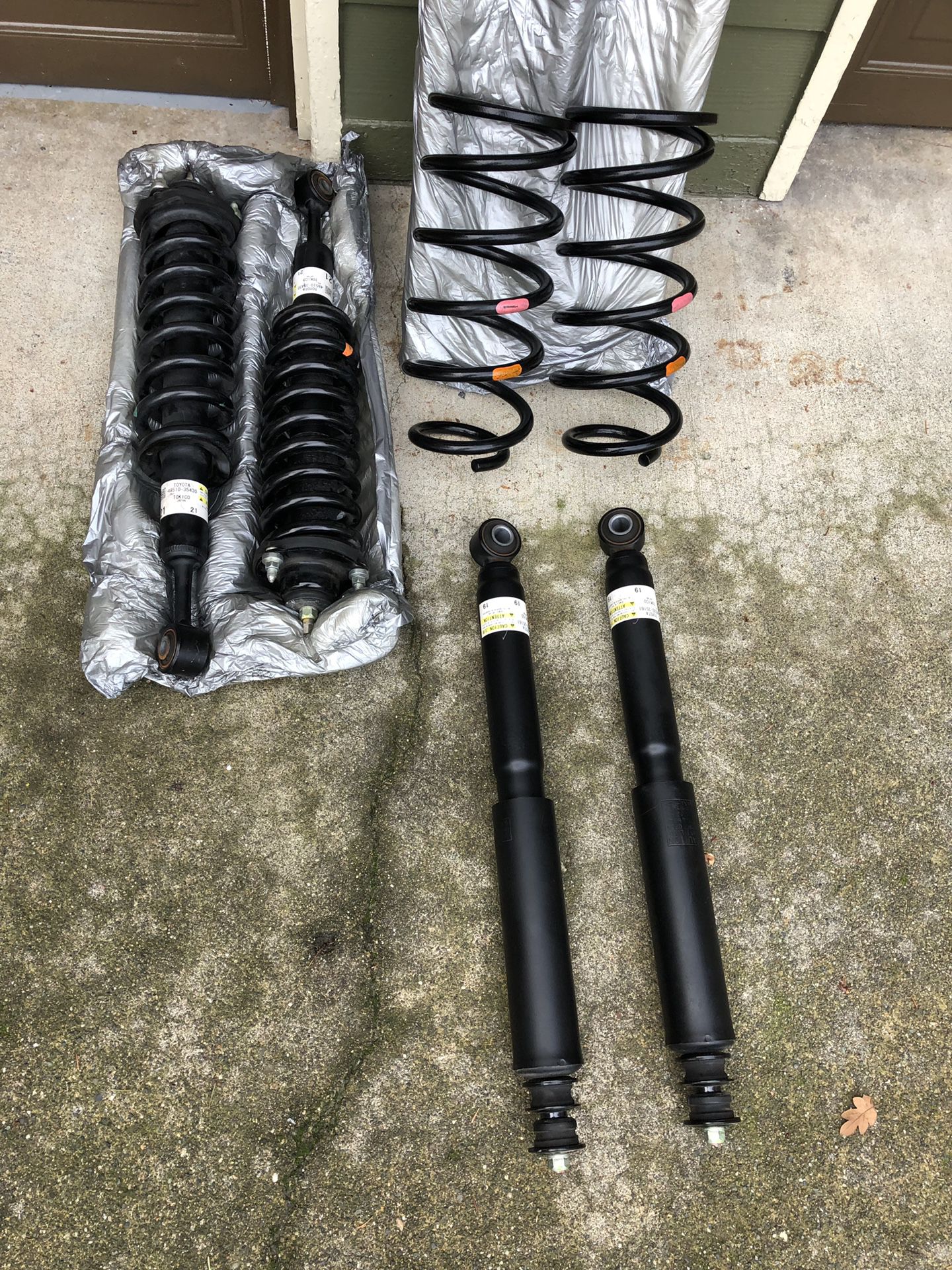 2019 Toyota 4Runner, springs with struts