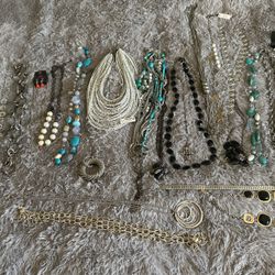 Fantasy Jewelry In Perfect Conditions 