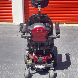 Quantum Q6 Edge HD Powered wheelchair. Excellent Mint condition.