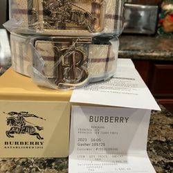 !CHRISTMAS SALE! Burberry reversible belt   