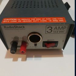 Fuente De Alimentación  Regulada Radio Shack De 3 Amp , Y 13.8 V