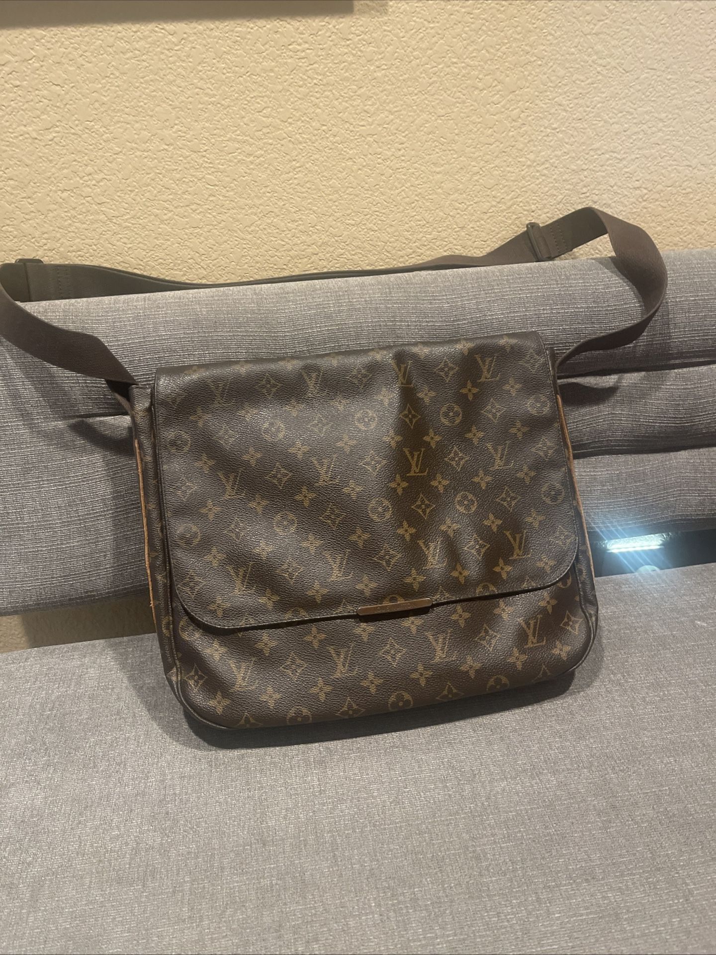 LV Messenger Bag/ men’s
