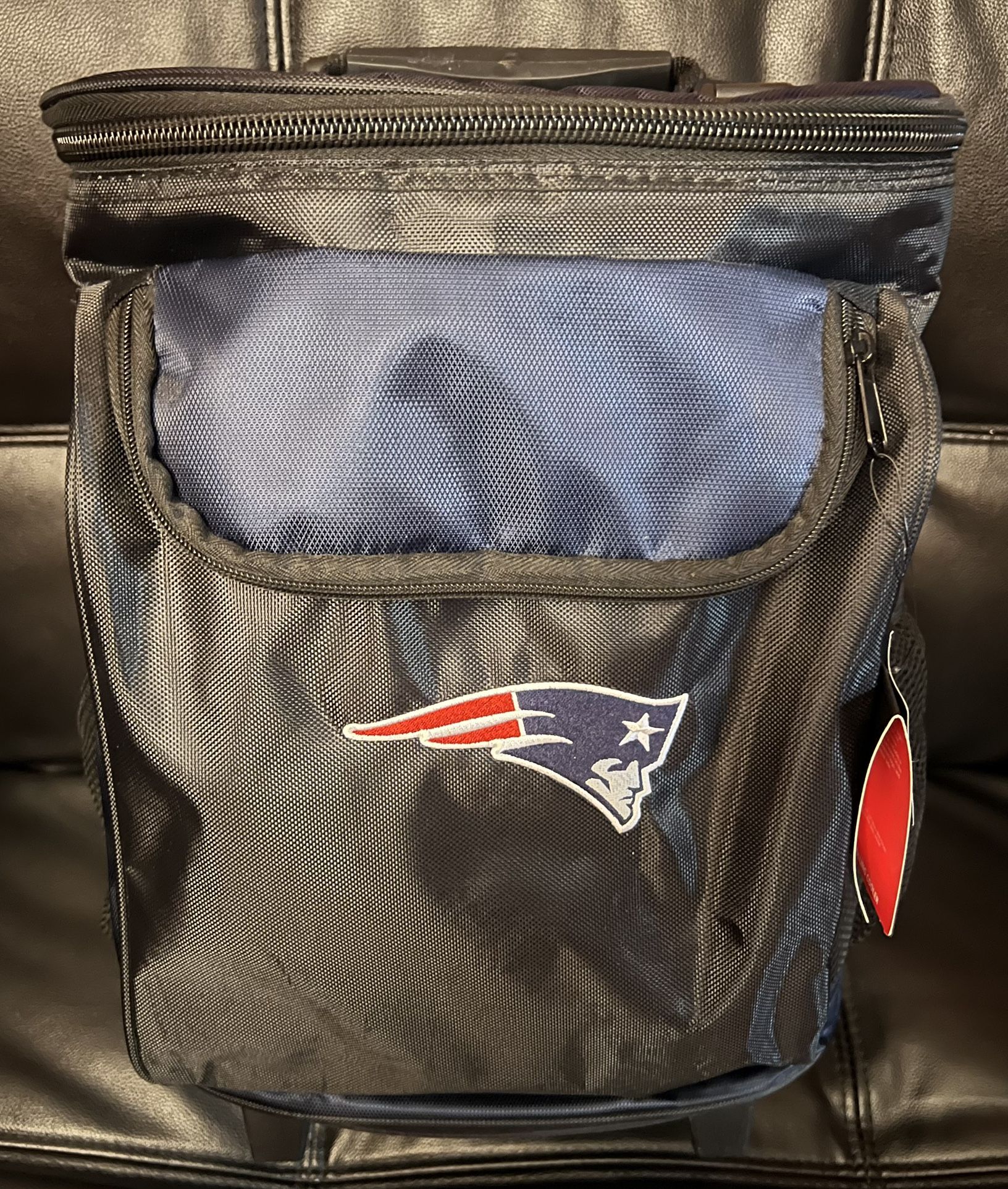 New England Patriots 48 Can Rolling Igloo Cooler NWT