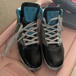 Men’s basketball shoes