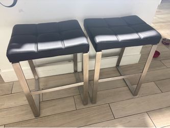 2 kitchen counter chairs $ 120