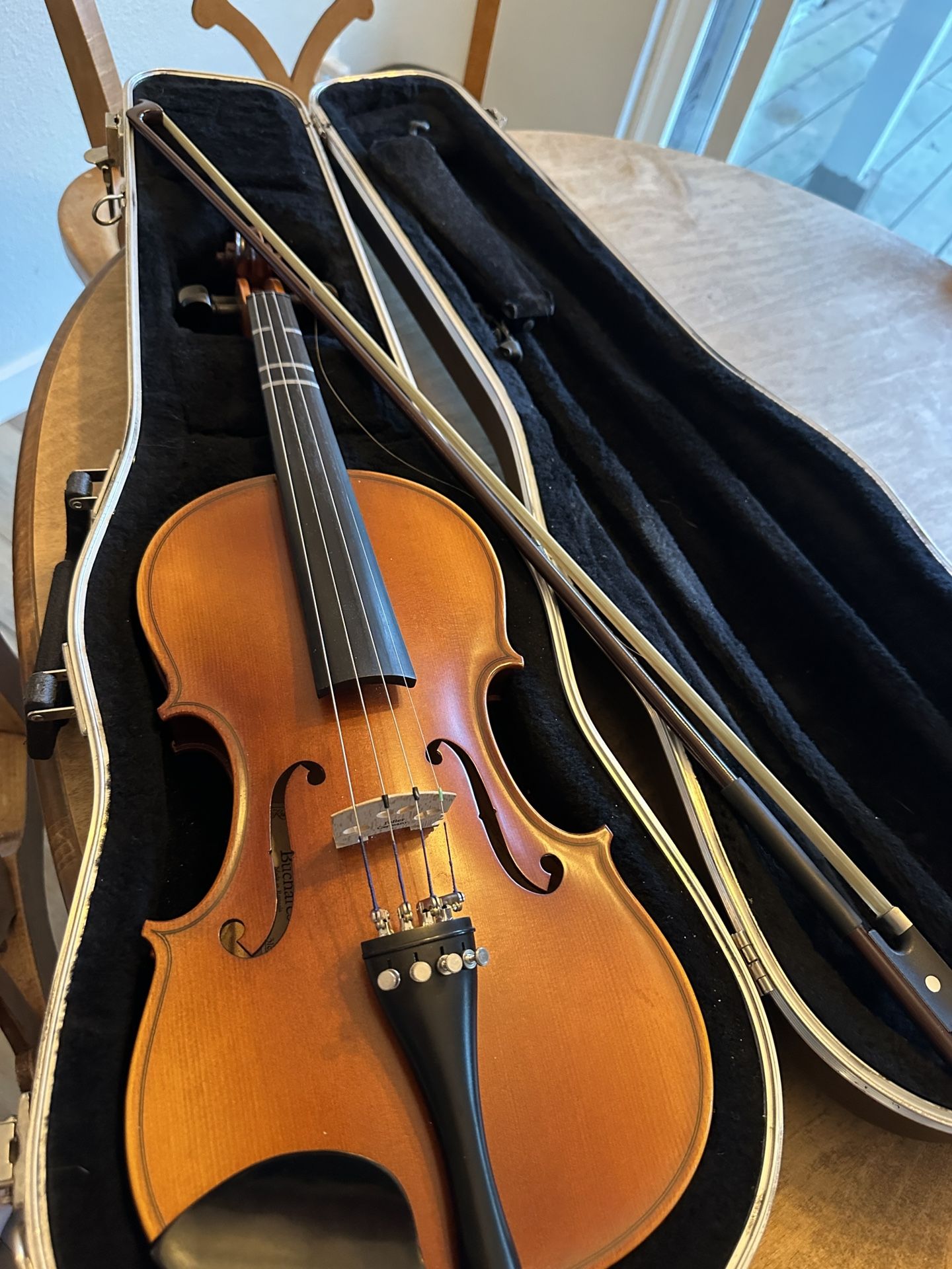 4/4 Violin With Bow And Case
