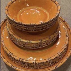 13 Piece Crackle Lightweight Melamine Dinnerware Set
