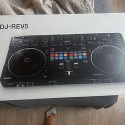 DDJ-Rev 5 Turntables 