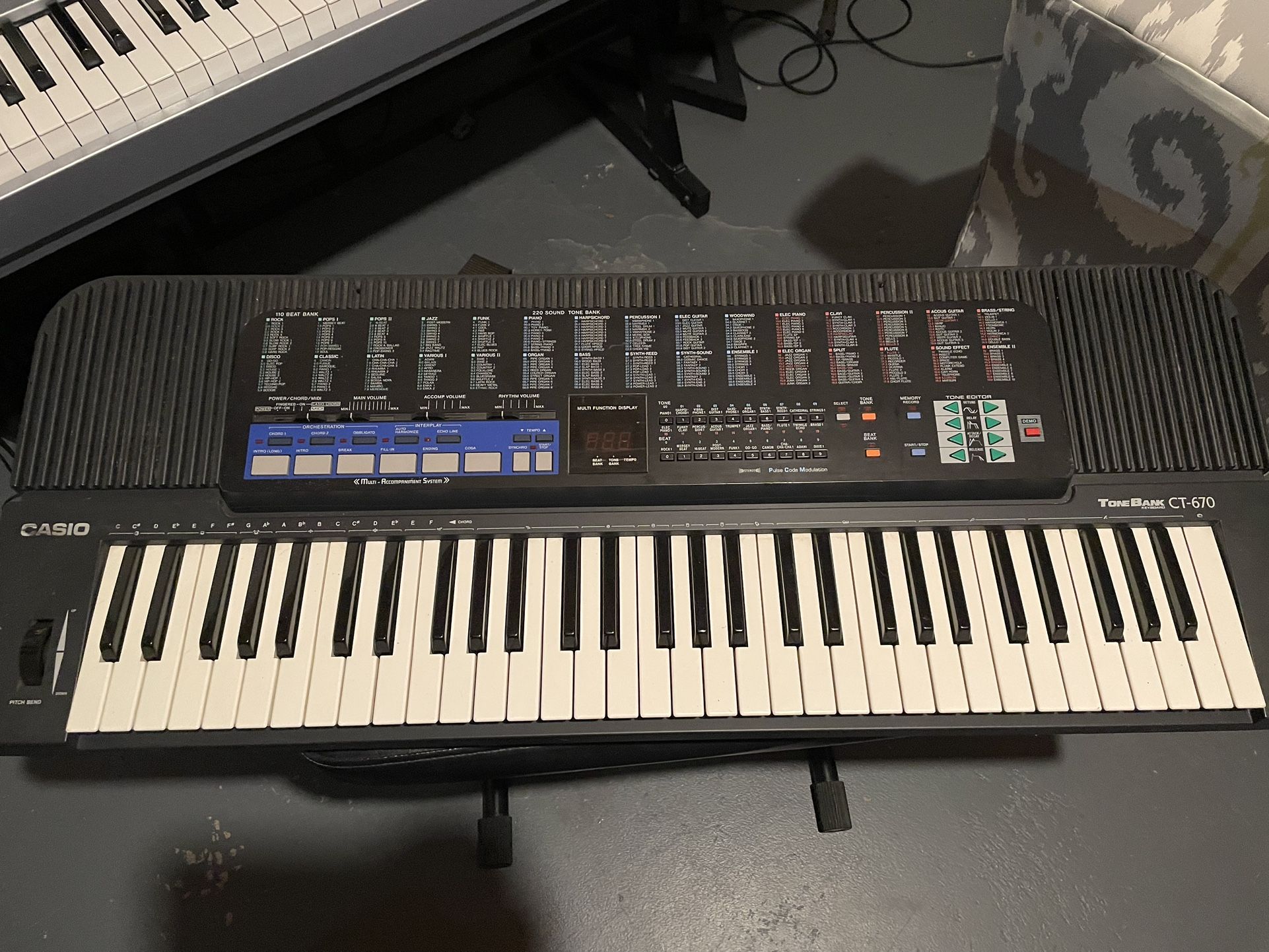 Casio Tonebank Ct-670 Keyboard