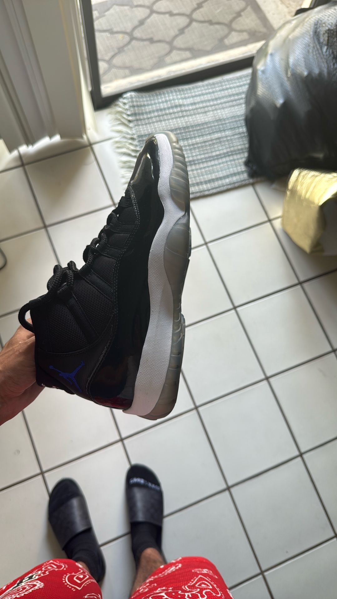 JORDANS 11s / 12s