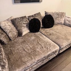 Spacious Couch – Perfect for Movie Nights✨