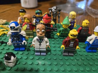 Lego Minifigure Bundle Of 12 Plus Extras Ninjago Simpsons Starwars And More