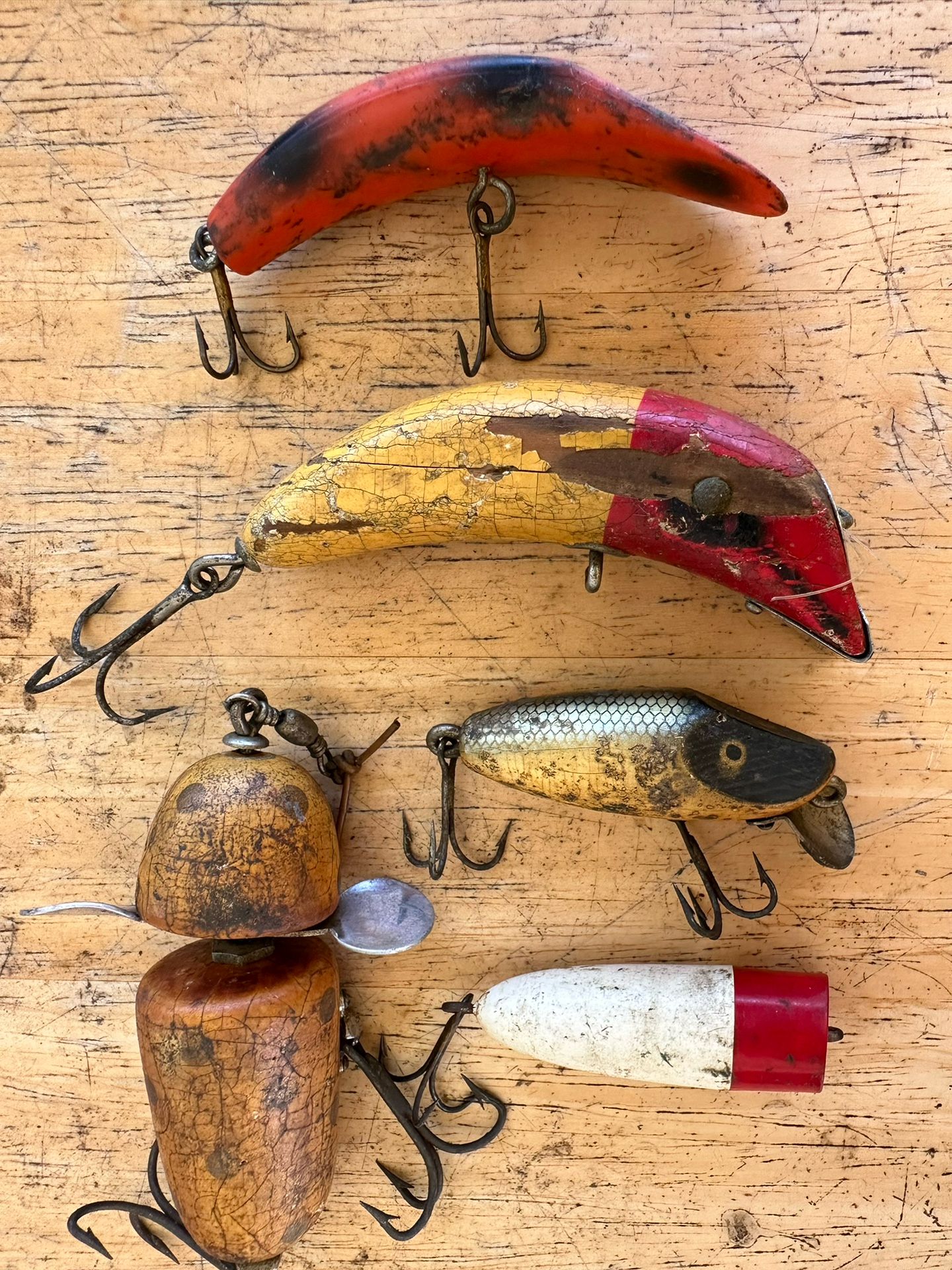 Antique Fishing Lures Lot All Wood Except For One Lead