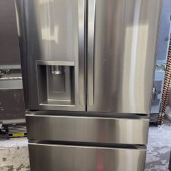 LG Standard Depth Max 28.6 Cubic Ft Refrigerator