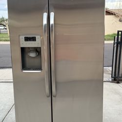 REFRIGERATOR GE STAINLESS STEEL 