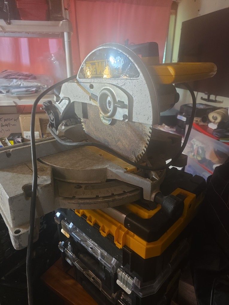 12ninch Compound Miter Saw. Dewalt