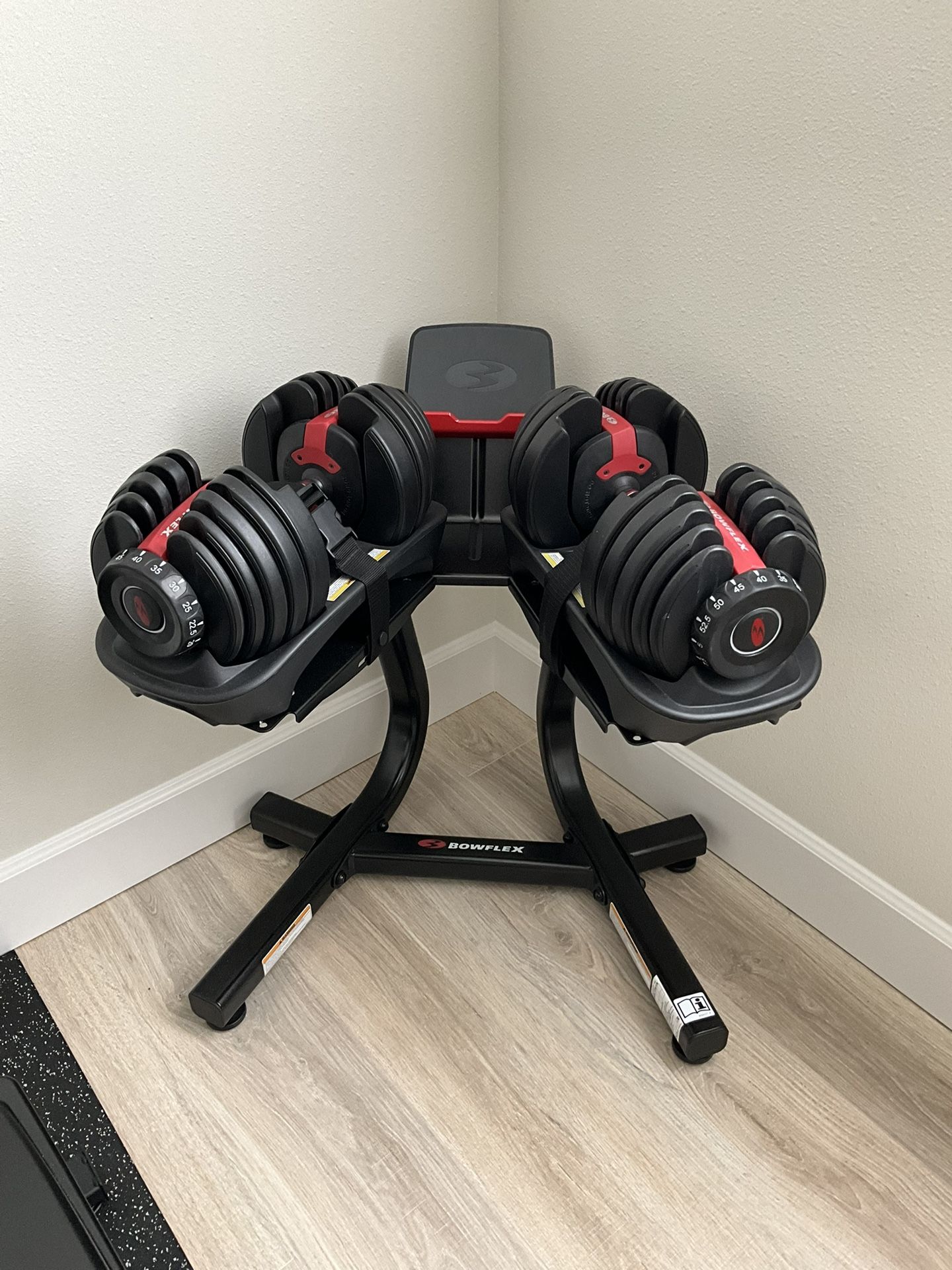 Bowflex Selecttech 552 Adjustable Dumbbells With Media Stand