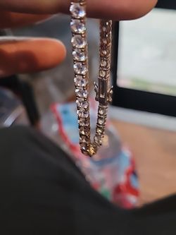 40 Artificial diamonds In 18kt gold Tennis bracelet.