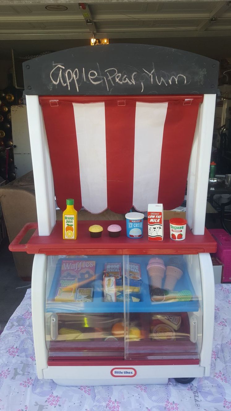 Little Tikes farmer's market stand with accessories